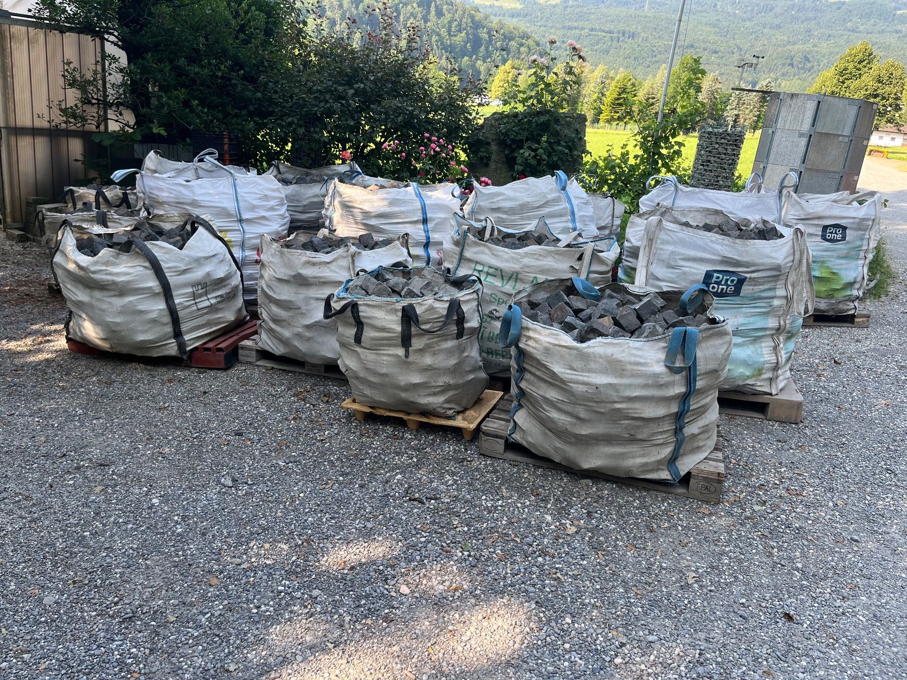 Pietre & tegole: Basalt Pflastersteine – Usato da Eichberg venduto da Elmar2014 1
