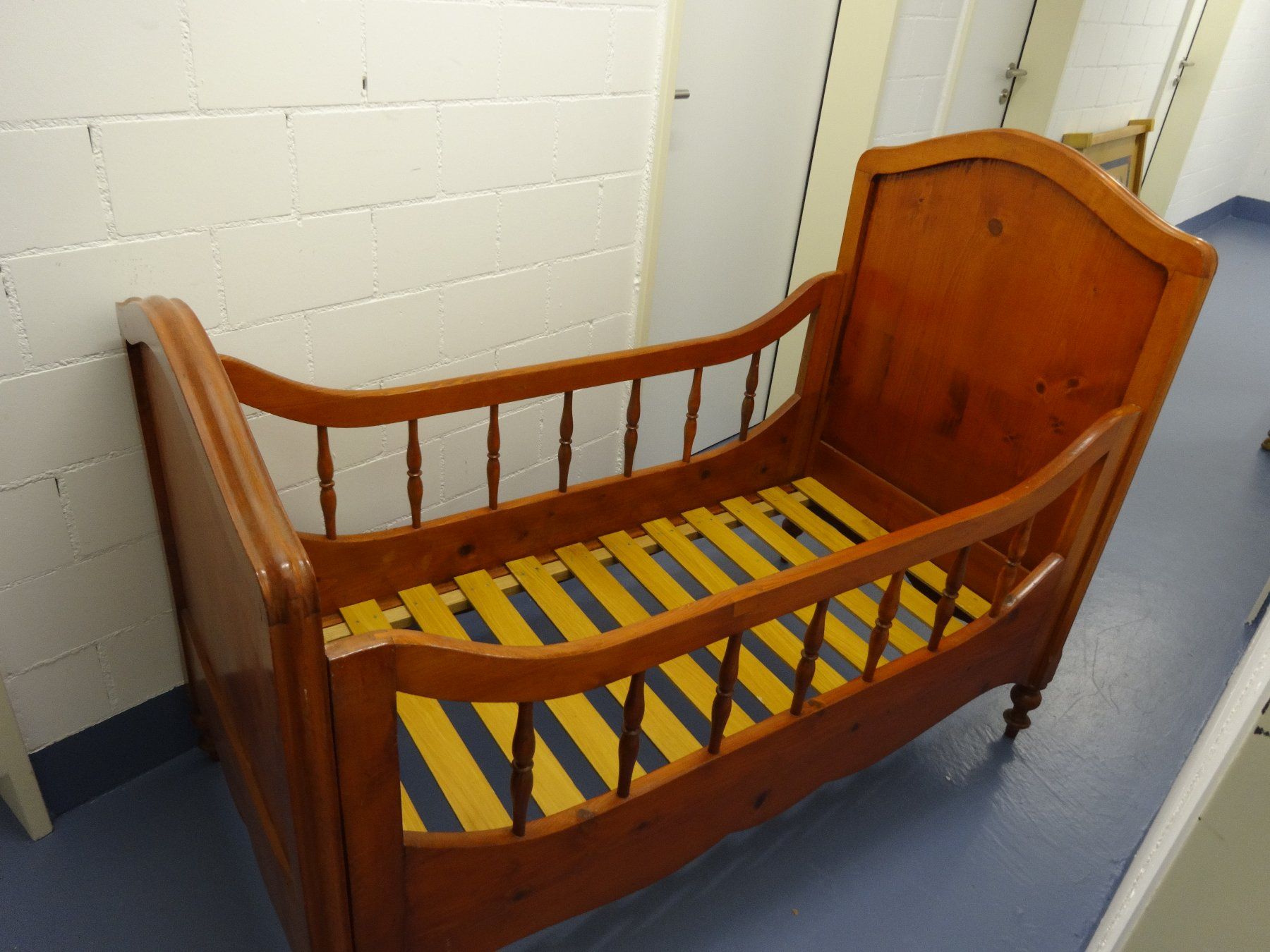 Letti: Altes Biedermeierkinderbett – Usato da Neerach venduto da jenny062 1