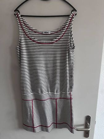 Kleid von Moschino (Cheap and Chic)