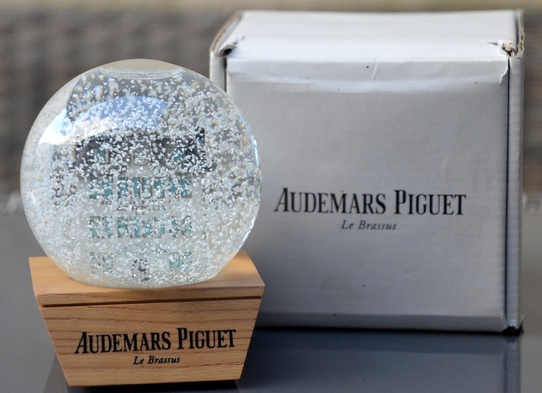 Alle Dekorationen: Audemars Piguet Schneeball / Boule de neige – Gebraucht aus Collonges von Auganien 4