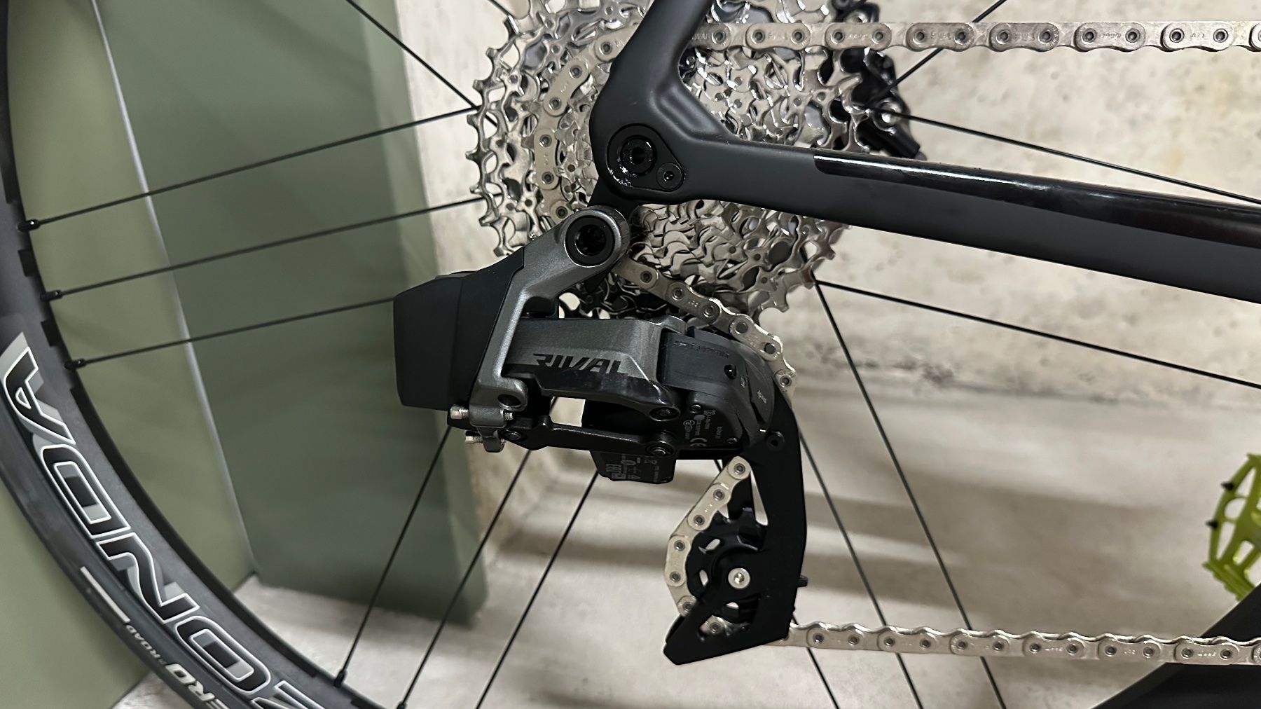 Colnago Biciclette: Colnago V3 – Usato da Zürich venduto da ibud 4