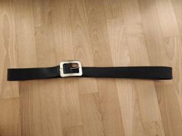 Ledergürtel schwarz mit silberner Schnalle (117cm)