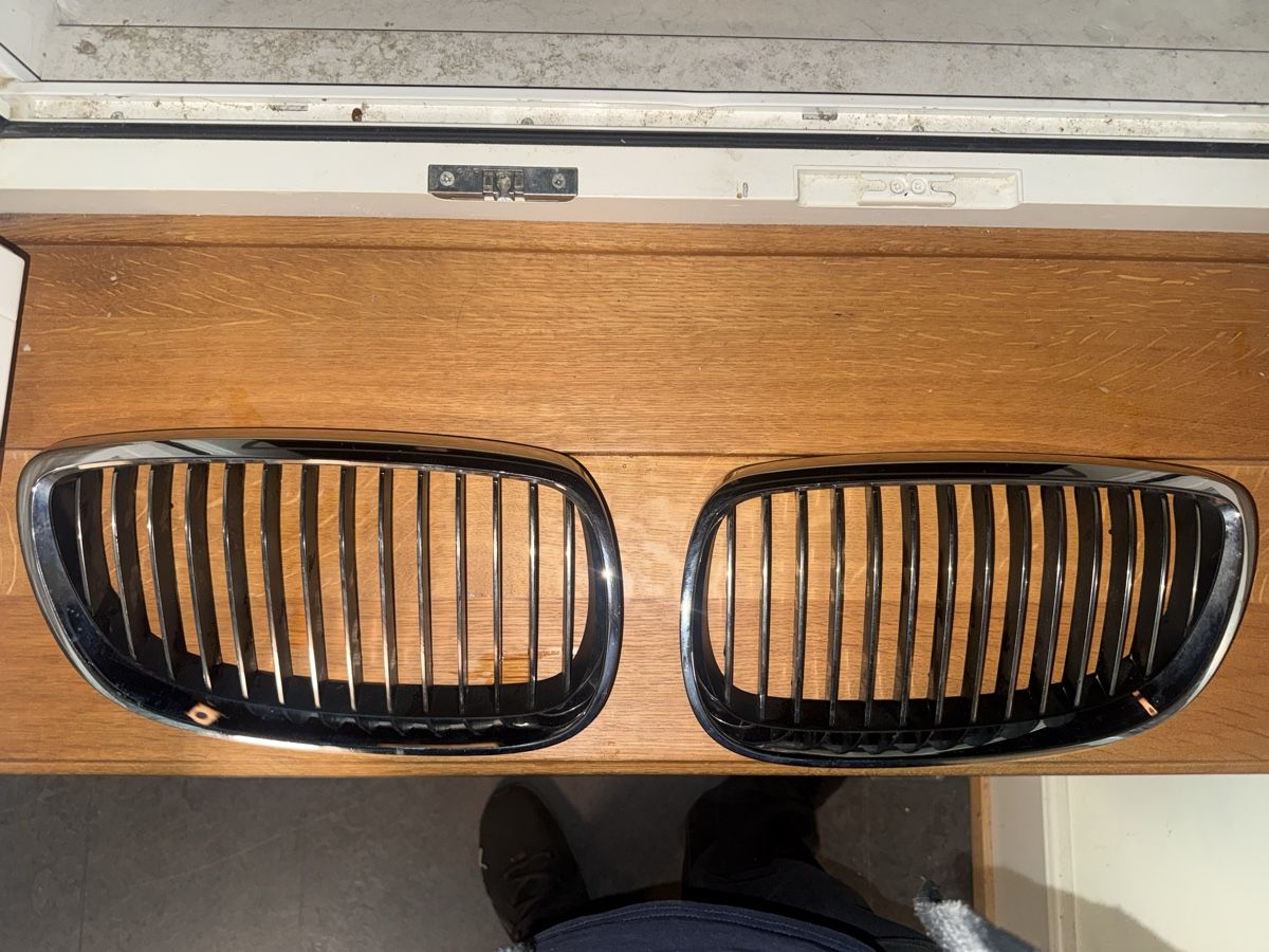 Toutes les pièces auto: Bmw e92 Grill – D'occasion à Baar par Piiravin 1