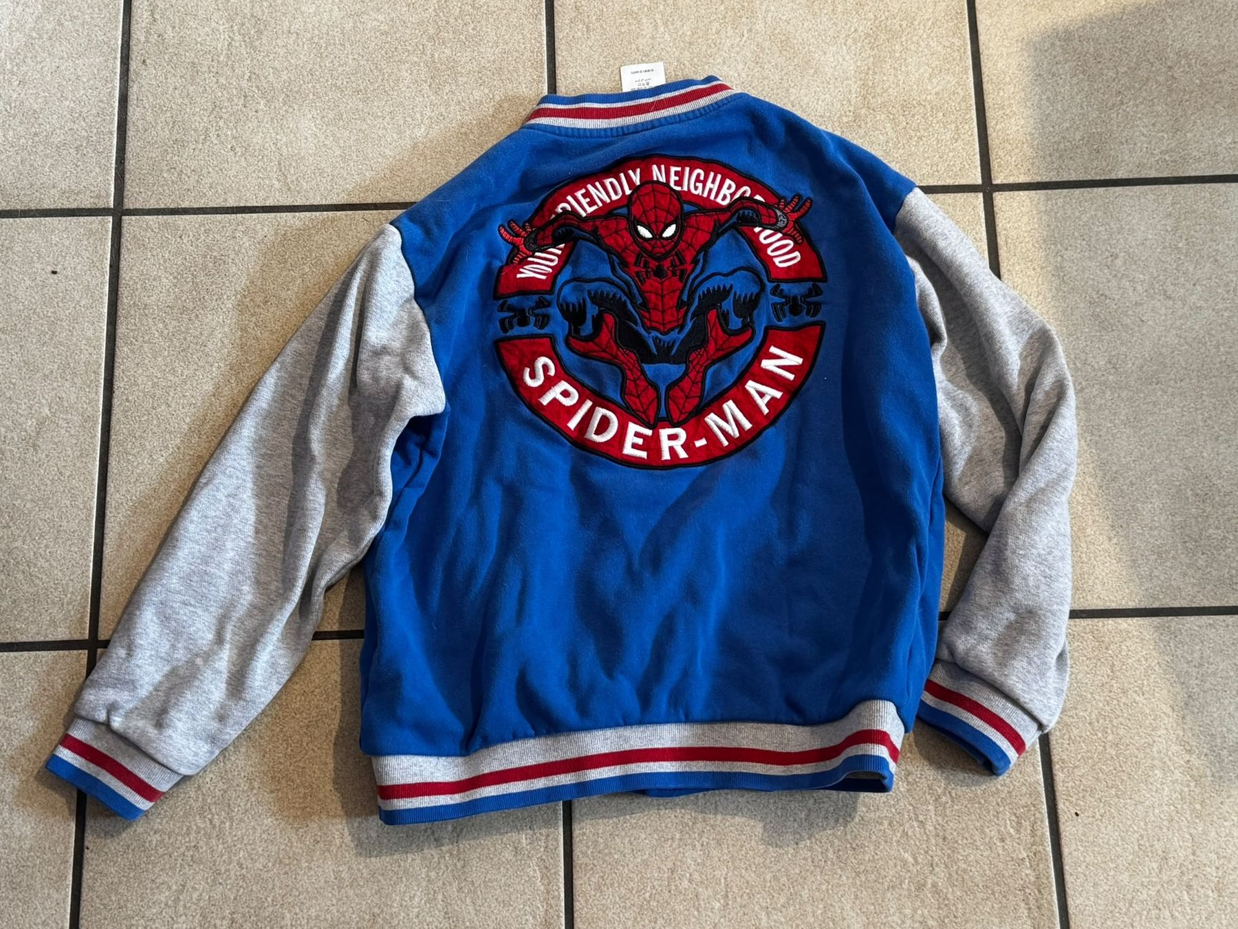 Giacche: Spiderman College Jacke 11-12 Jahre – Usato da Egg b. Zürich venduto da Brocki_Insel_Egg 1