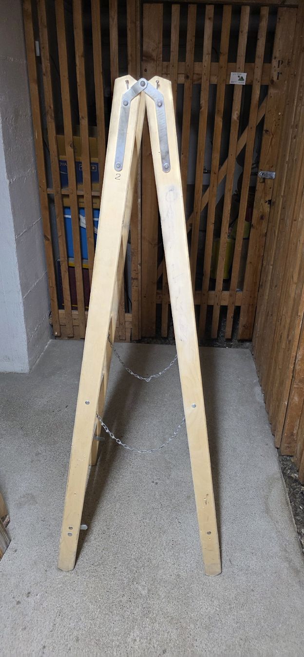 Scale: Massive Holzleiter Klappbar A-Form Vielseitig einsetzbar  – Usato da Zürich venduto da Toetsch