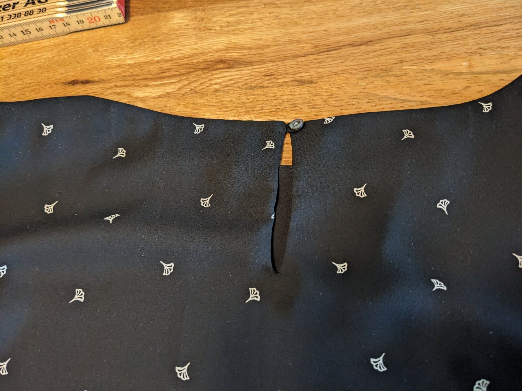 Tuniche: schöne, schwarze Bluse von Esprit, Grösse 38 – Usato da Basel venduto da labaffe01 5