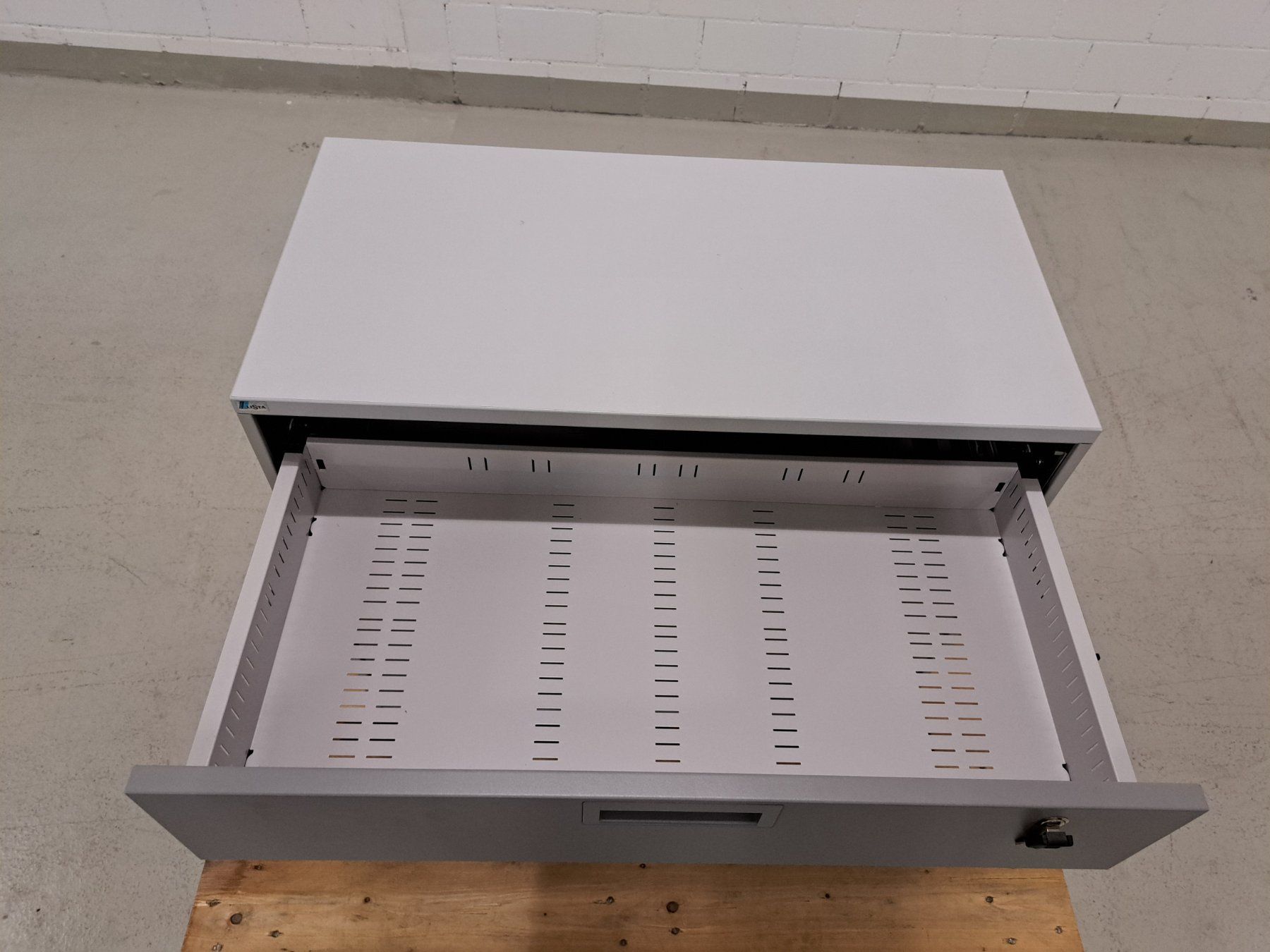 Lista Schränke: Sideboard Lista Office mit Schubladen grau – Gebraucht aus Embrach von lichttechnik 6