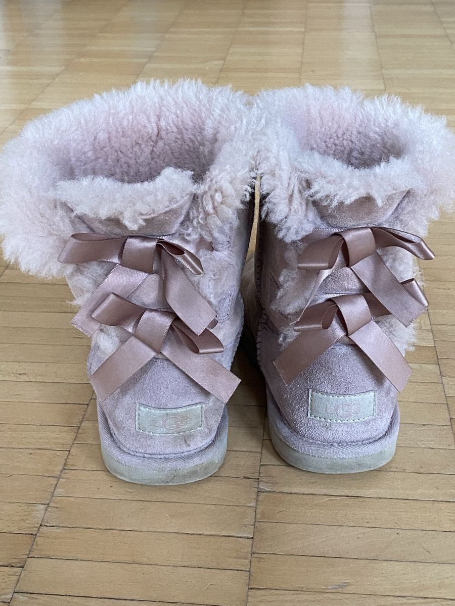 Ugg Chaussures filles: UGG Boots Rosa Gr 35 – D'occasion à Pfäffikon SZ par kohlie 1