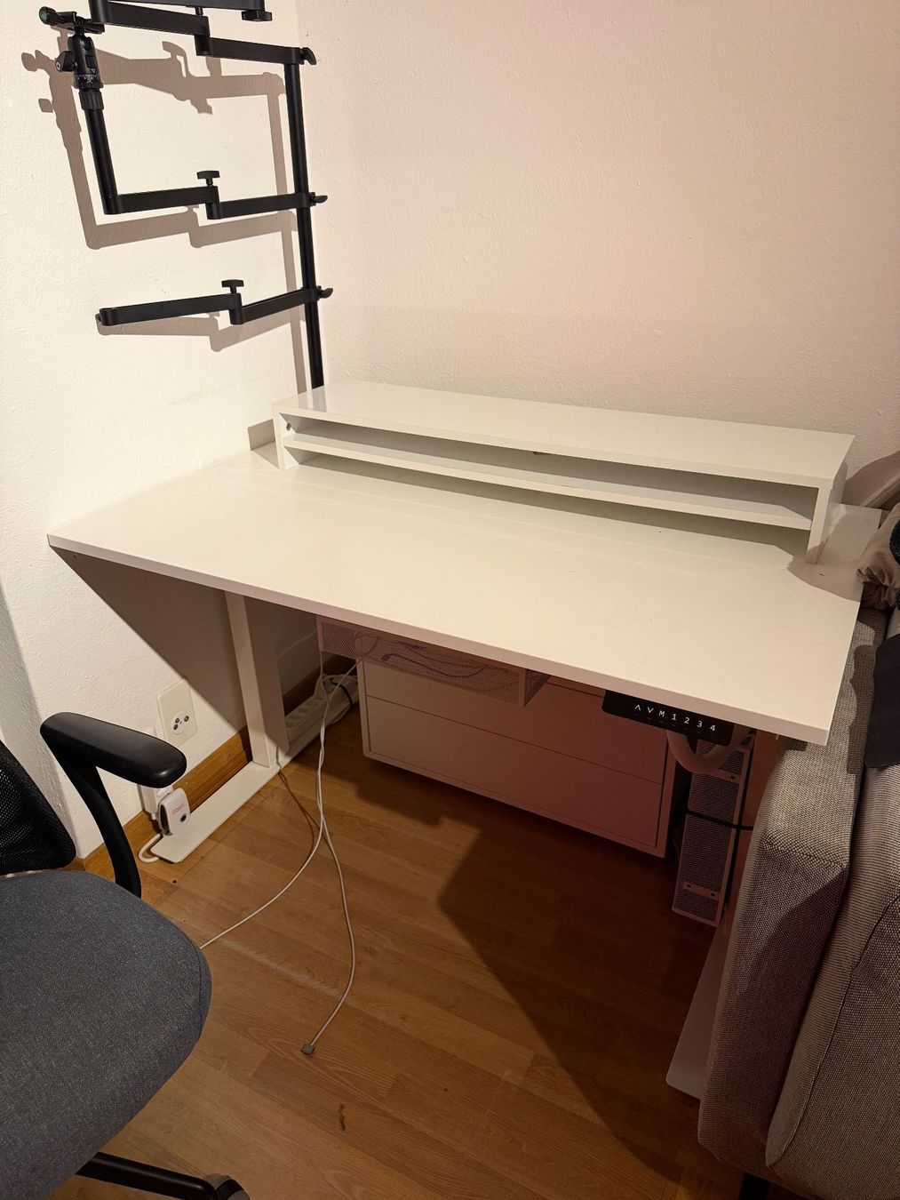 Ikea Schreibtische: Standing desk SKARSTA IKEA (Manual) – Defekt aus Glattbrugg von TLourenzo
