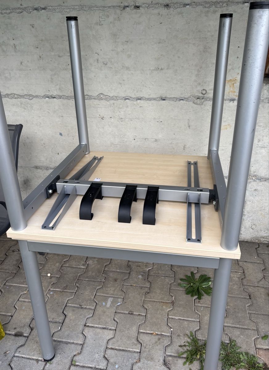 Tavoli: Une table – Usato da Delémont venduto da Vendeur_3 1