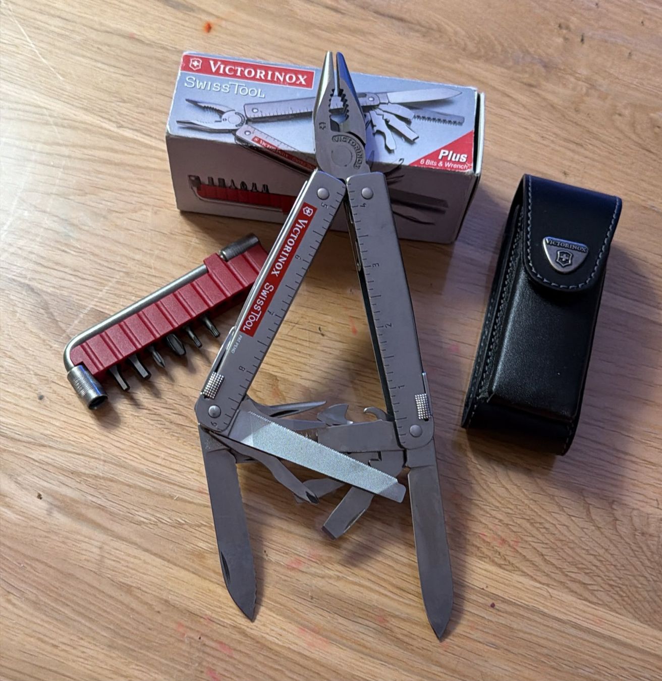 Victorinox Coltelli tascabile: VICTORINOX SWISSTOOL PLUS – Nuovo e nell'imballaggio originale da Zürich venduto da Frei-Occasionen 1