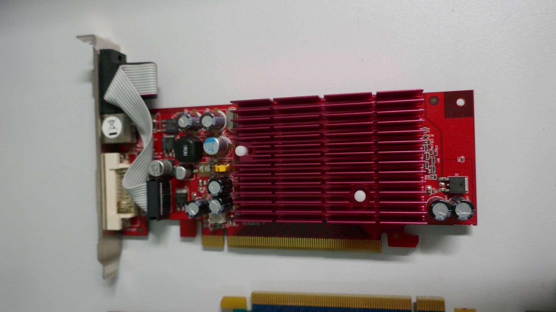 Schede grafiche: Drei alte PCI-Express Grafikkarten – Usato da Wenslingen venduto da FairlightCMI 2