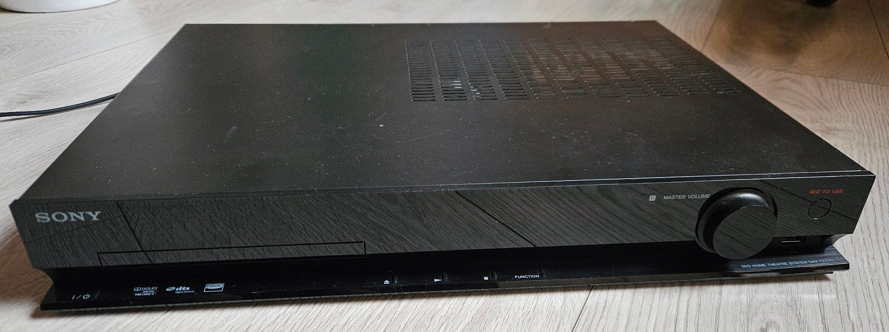 Sony Audio- & Mediensysteme: Sony DVD Player DAV-TZ230 – Defekt aus Brittnau von leroyjethro