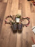 Winterdeko: 2 Kerzenhalter, 2 Gestecke, 1 Topfpflanze