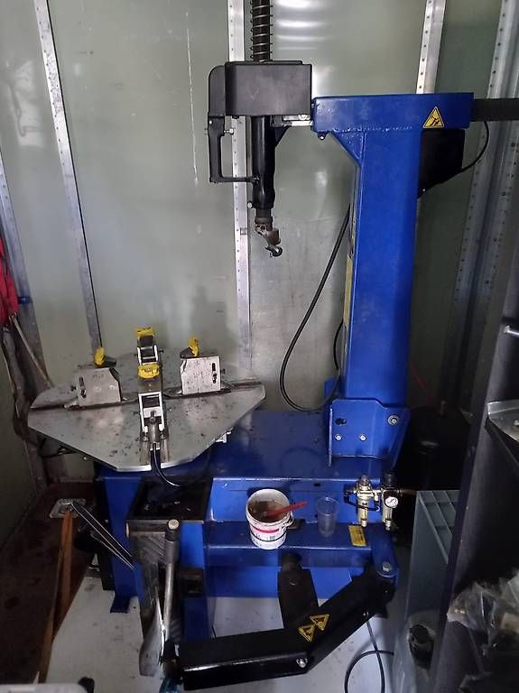 Toutes les machines: Reifenmontiermaschine – D'occasion à Heerbrugg par inviolable_2018