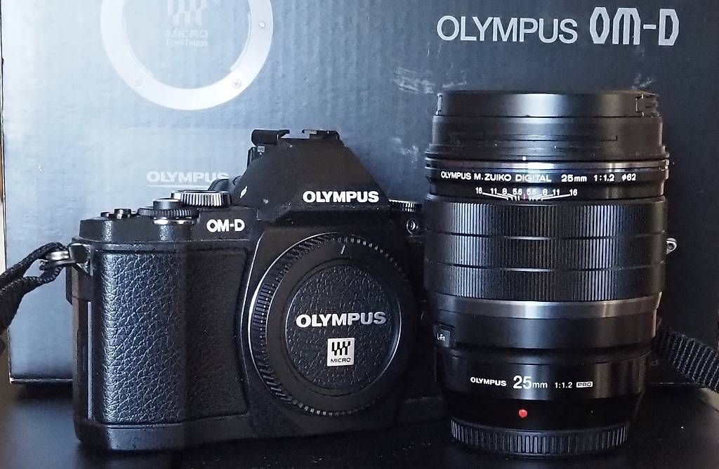 Olympus Appareil photo: Olympus 25mm f1.2 Pro + OMD E-M5 + 12-40 f2.8 Pro – D'occasion à Confignon par nar_9q26 3