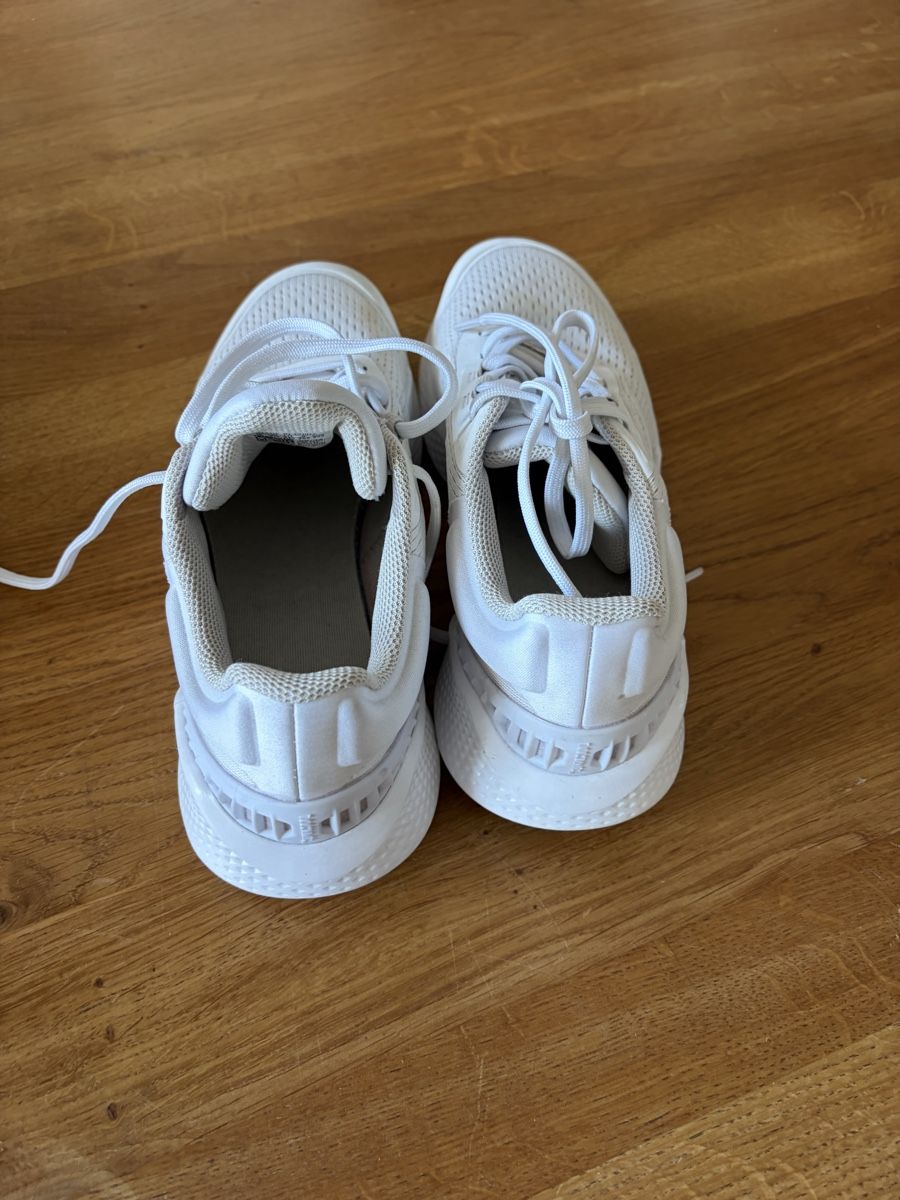 Damenschuhe: Adidas Schuhe Weiss Grösse 41.5 – Gebraucht aus Möhlin von Wandazli 3