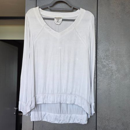 🐸 NILE BLUSE S GREIGE AUS SEIDIG FLIESSENDER VISKOSE