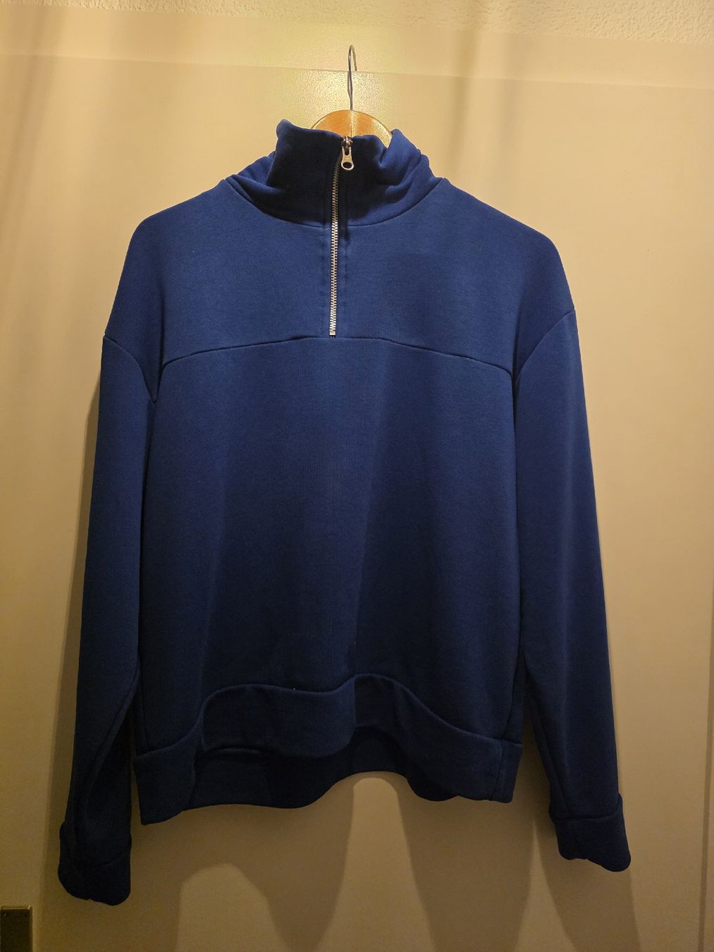 Pullover & Sweatshirts: Sweatshirt Gr M – Gebraucht aus Interlaken von NataliiaS 2