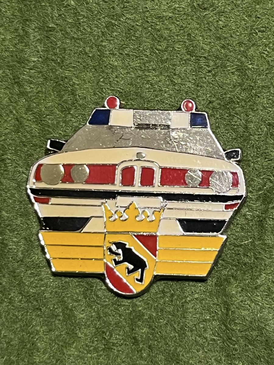 Plaquettes & Badges: Polizei Bern Pin – D'occasion à Itingen par Bebbi6569