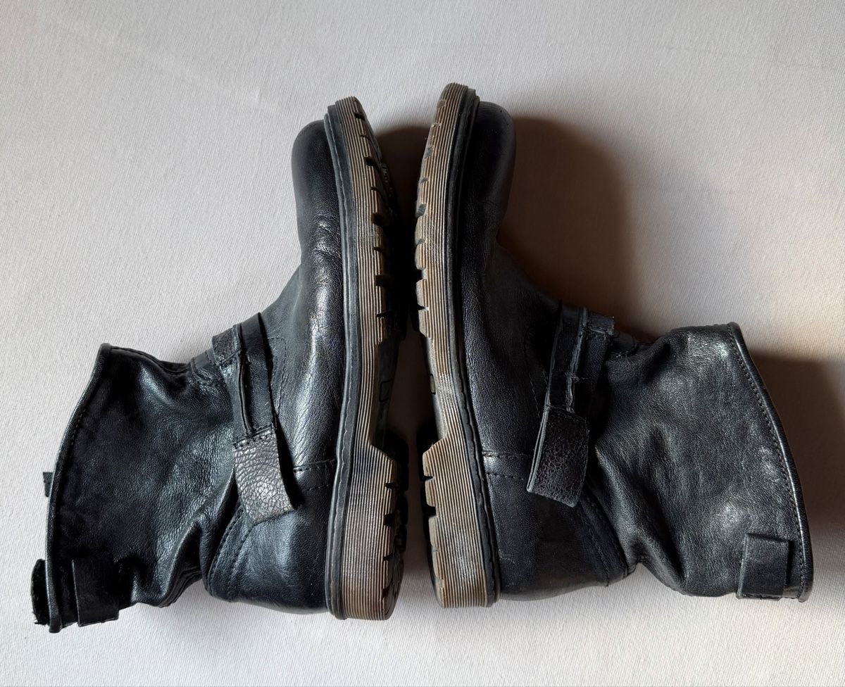 Mjus Scarpe da donna: Schwarze Lederstiefel von mjus , Gr. 40 – Usato da Walchwil venduto da BackstageBruder 1