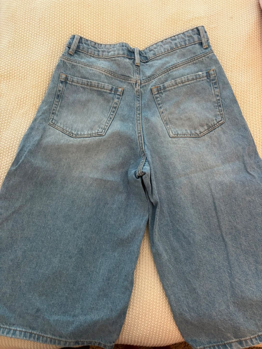 Bershka Jeans: Jeans, 3/4, Woman – Usato da Eglisau venduto da Marc_J. 1