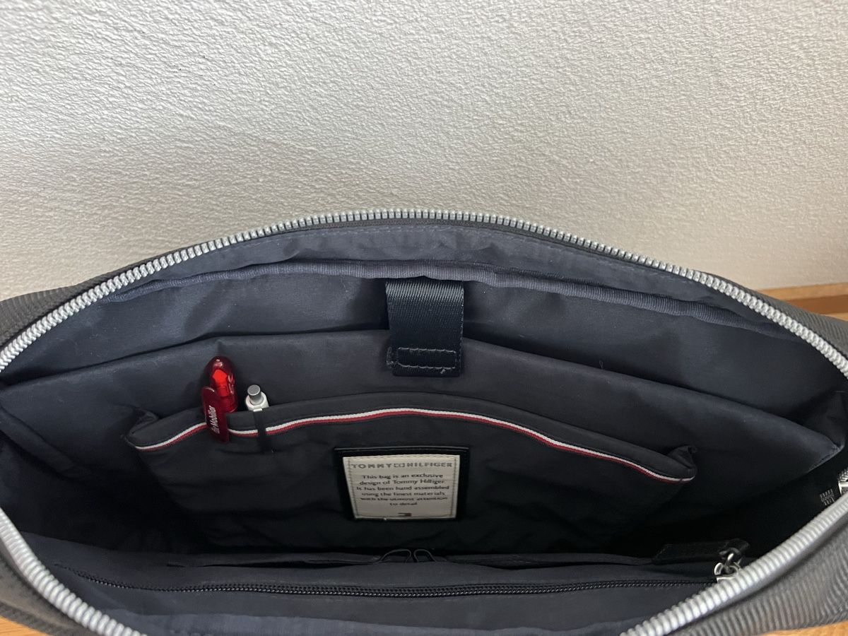 Valigie & Borse: Schwarze Tommy Hilfiger Laptoptasche – Nuovo (secondo la descrizione) da Tumegl/Tomils venduto da tbottoni 2