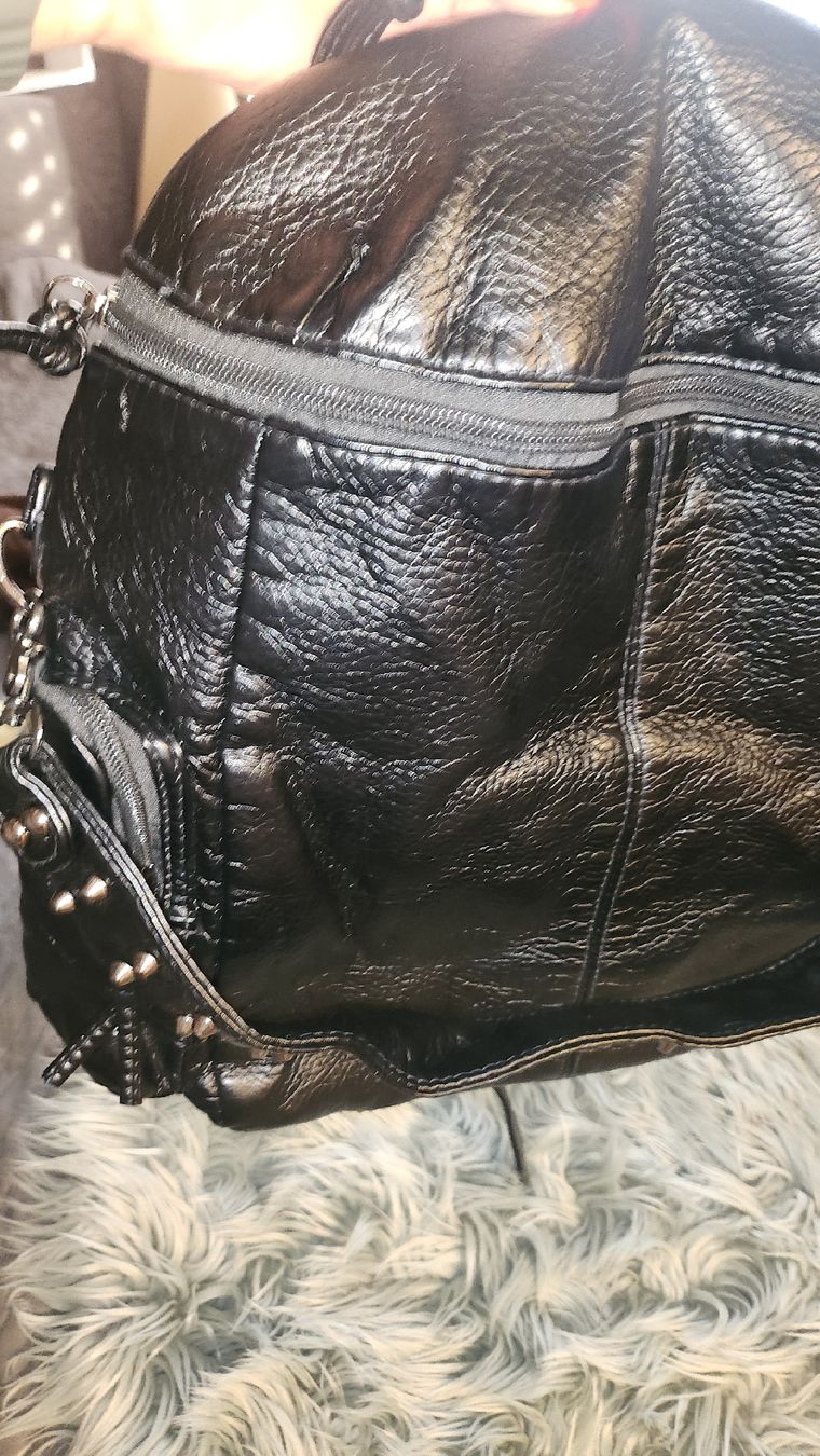 Zaini: Schwarzer Rrucksack mit Nieten - Rockiger Style! – Nuovo e nell'imballaggio originale da Kreuzlingen venduto da Kissriri 1
