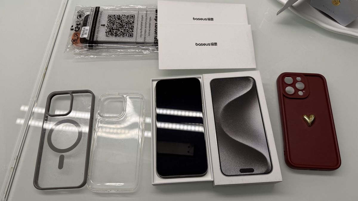 Apple Telefoni cellulari / Smartphones: iPhone 15 Pro Max, 256GB, Silber -Top Zustand – Usato da Niederuzwil venduto da Ismailb12 1
