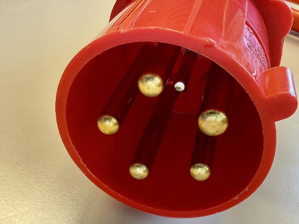 Spine: Starkstromstecker CEE 63A  5-polig (6h) – Usato da Langenthal venduto da Lt0 1
