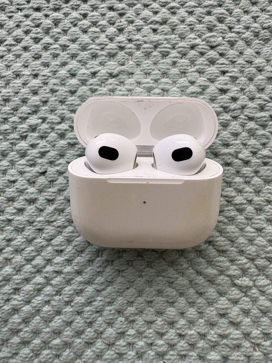 Apple Cuffie: Apple AirPods 3. Generation mit Lightning Ladecase – Usato da Zürich venduto da selii