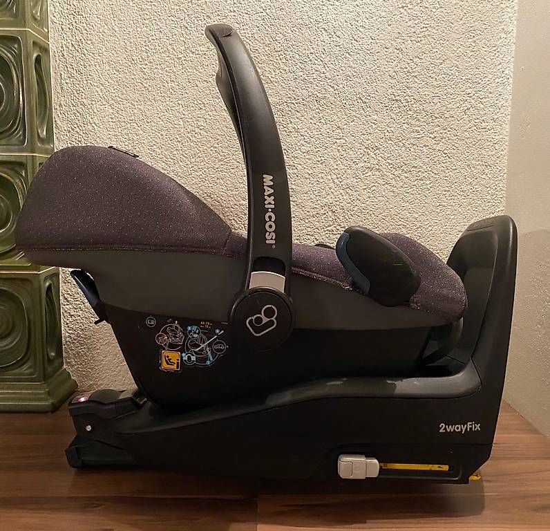 Maxi-Cosi Seggiolini per auto: Maxi Cosi Pebble Plus inkl. 2wayFix – Usato da Schellenberg venduto da faebu18