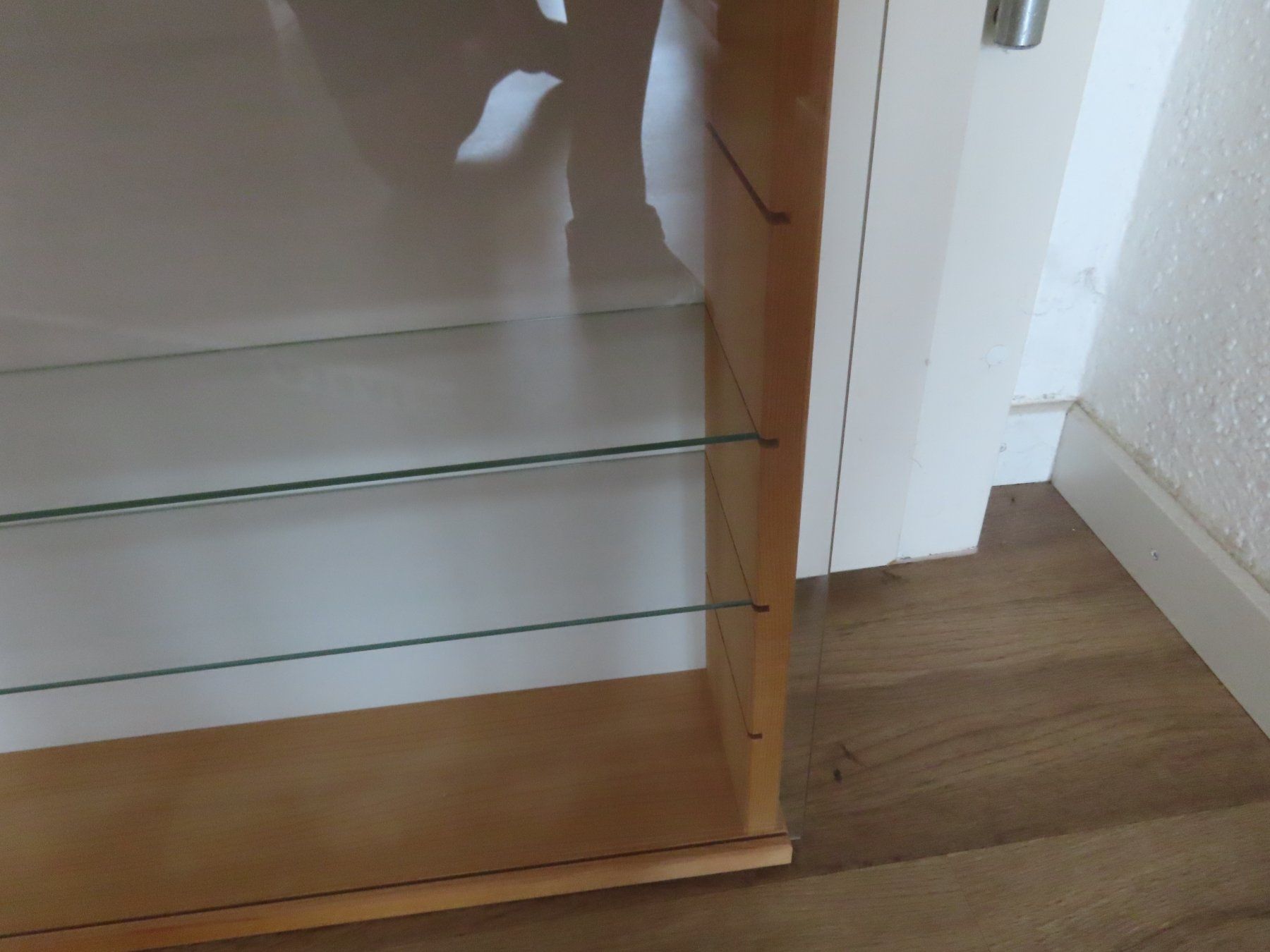 Vitrinen: Kleine Vitrine mit 4 Tablar Einschübe Gebraucht, mit 2 Tabl. – Gebraucht aus Egerkingen von 190-48Turbostar 1