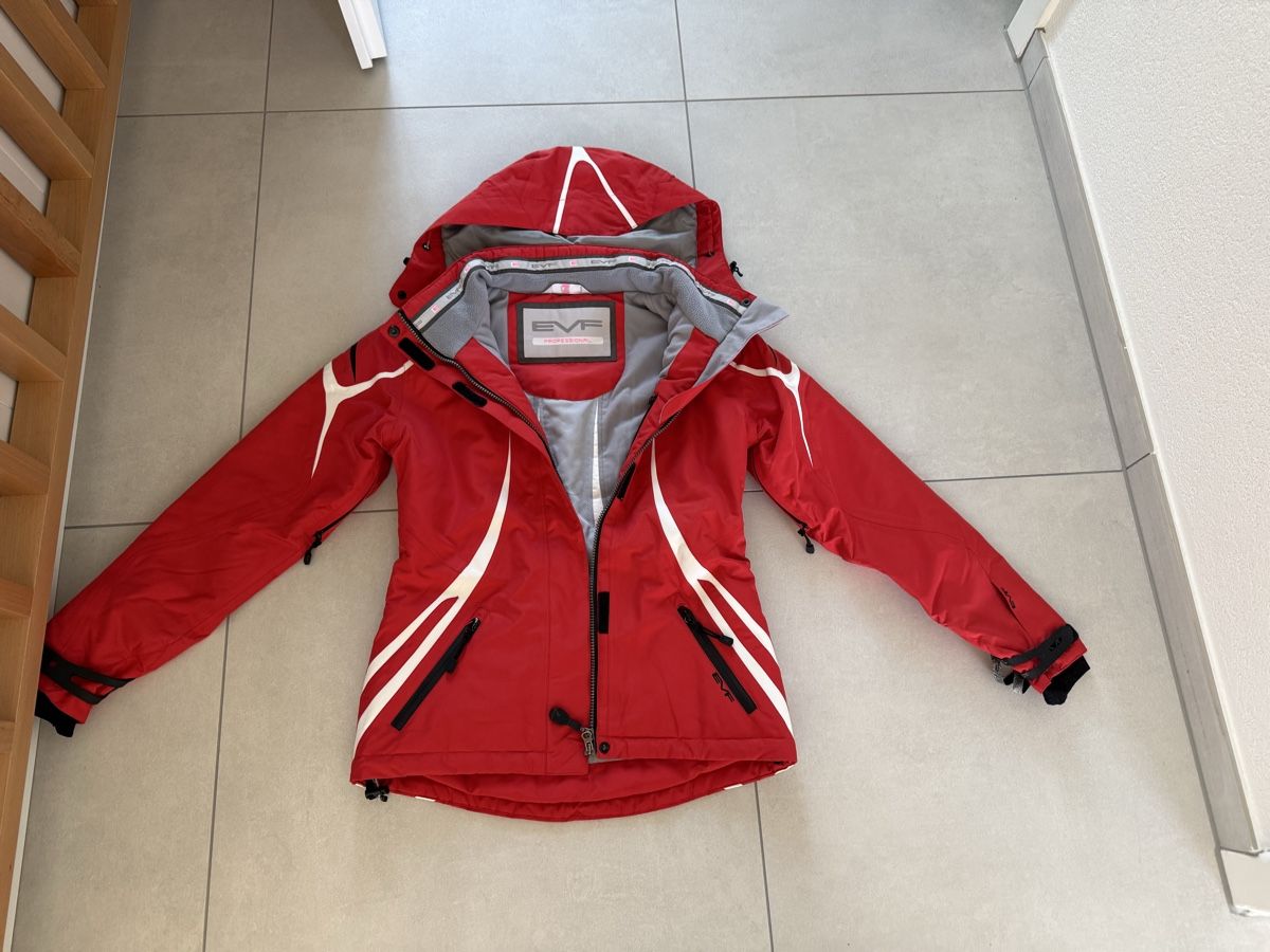 Giacche: Skijacke EVF rot mit Kapuze – Usato da Ostermundigen venduto da Natitoni3