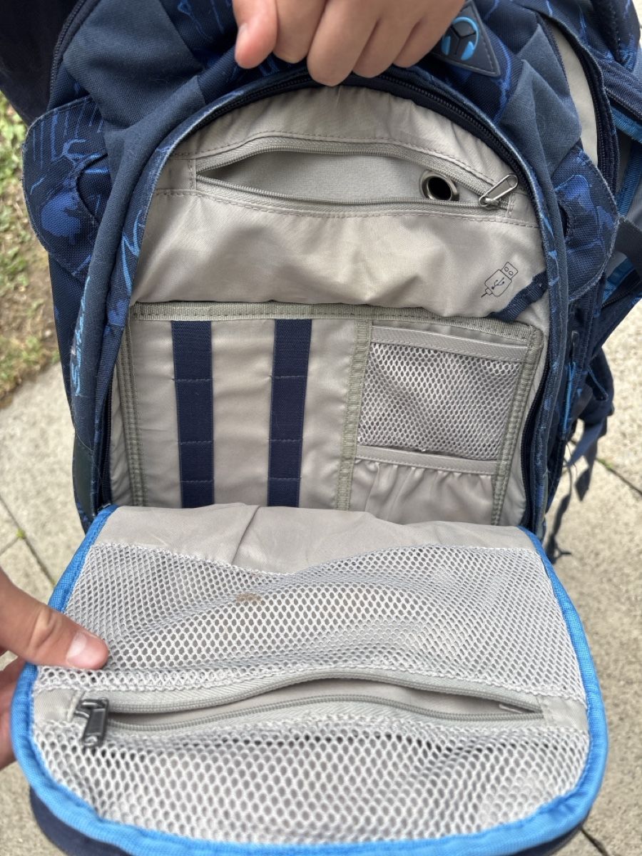 Satch Zaini: Rucksack Satch blau gemustert mit Gebrauchsspuren – Usato da Zürich venduto da Fuxion 2