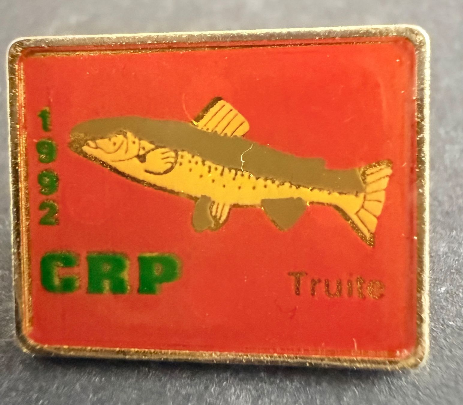 Plaquettes & Badges: Pin’s Truite 1992 GRP Doré email doré – D'occasion à Fleurier par jea_j77g