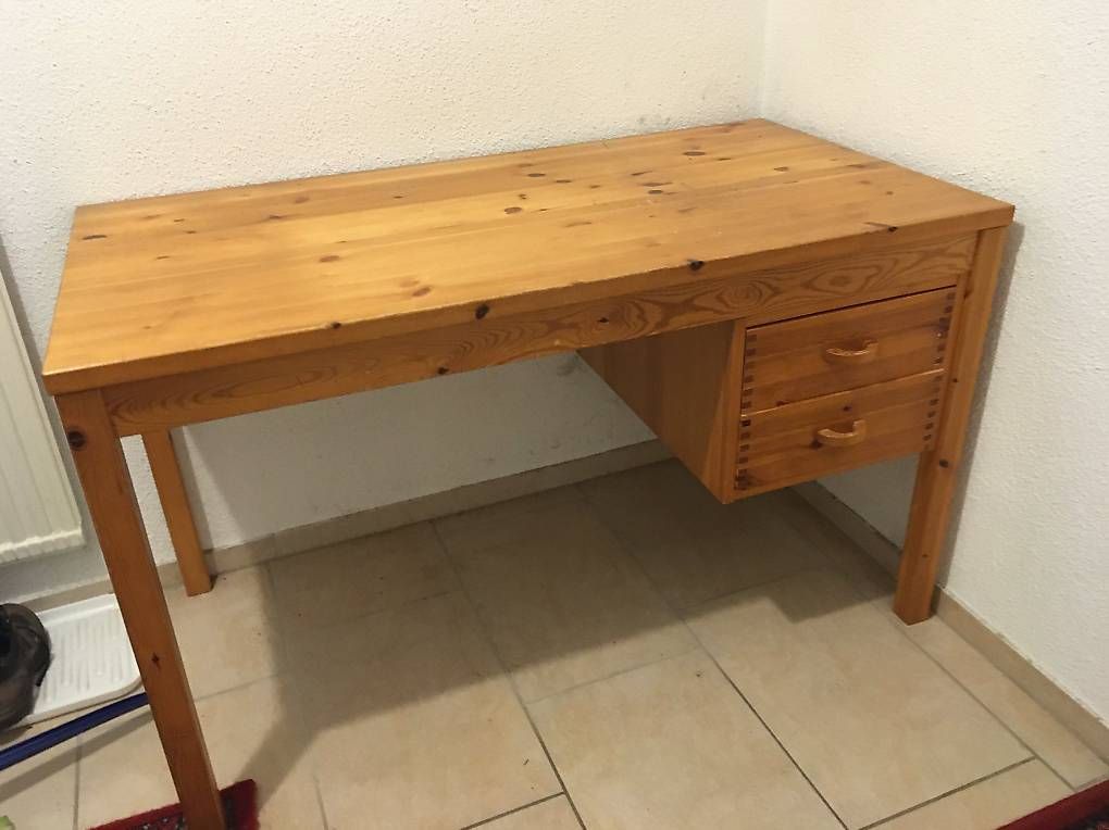 Schreibtische: Schreibtisch aus Kiefer – Gebraucht aus Zürich von BuenosAires03