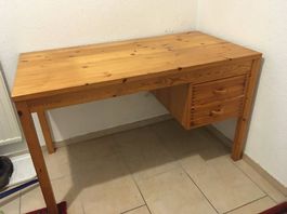 Schreibtisch aus Kiefer