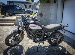 Ducati Scrambler 800 Icon tiefergelegt, QD-Auspuff, Topcase