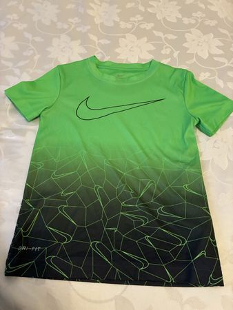 Nike Tshirt 110-116 ( nur abholung möglich)