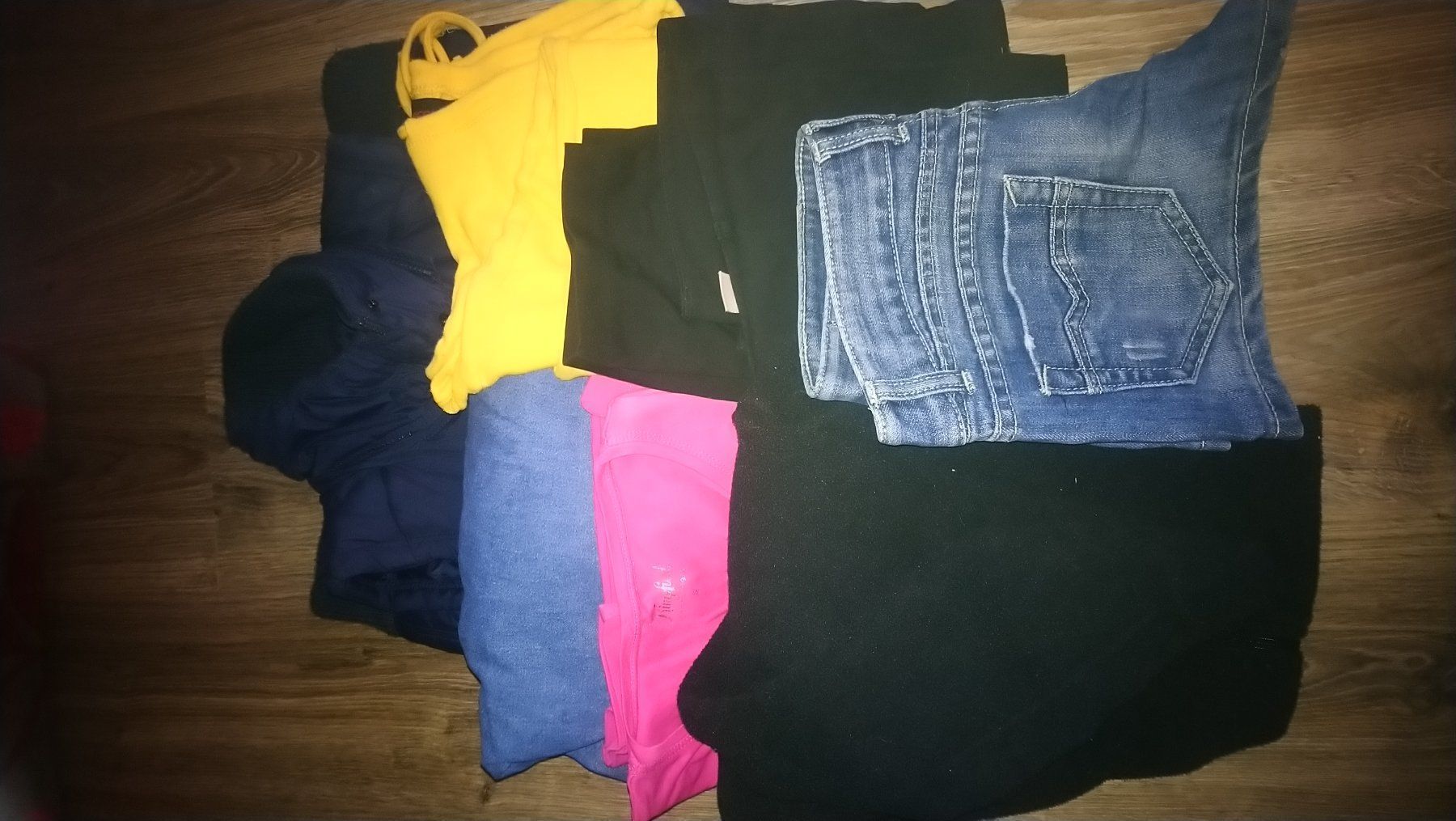 Lotti di vestiti: Kleiderpaket gr. S – Usato da Grossdietwil venduto da GNOM313