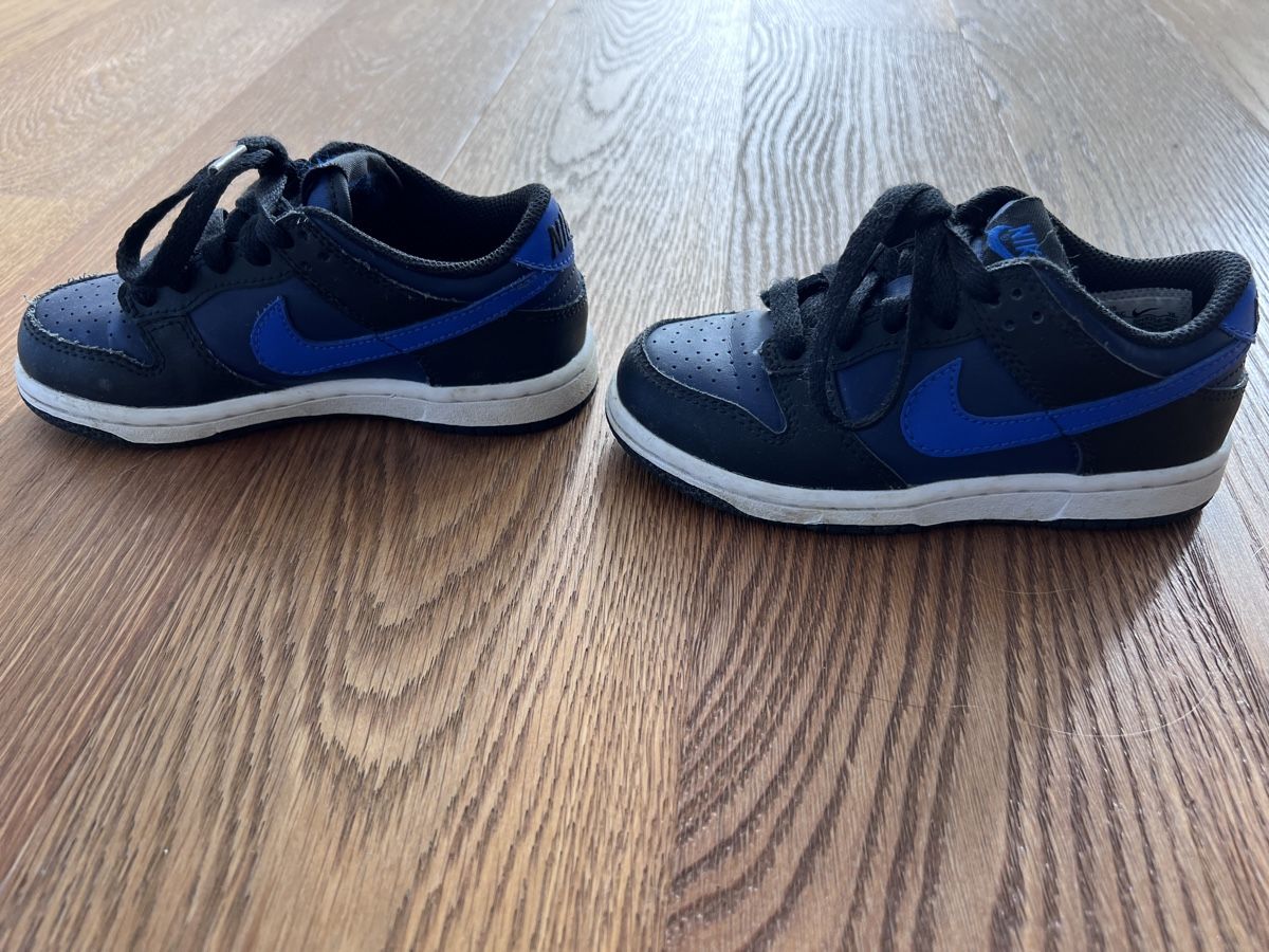 Nike Scarpe per ragazzi: Nike Schuhe Gr. 27.5 schwarz blau Sneaker – Usato da Gipf-Oberfrick venduto da Sonne010203 1