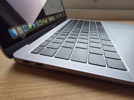 Apple MacBook Air 2019 8/256 86% akku