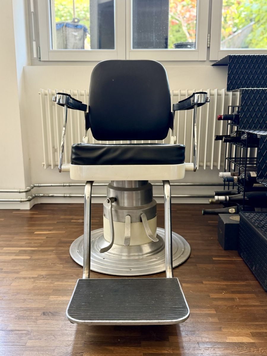 Sessel: Vintage Coiffeurstuhl / Barberstuhl – Gebraucht aus Biel/Bienne von domperpignan 1