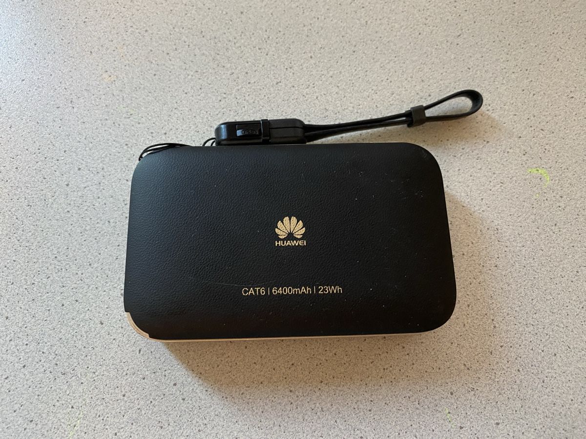 Huawei Modem & Router: Huawei Mobile Wifi CAT6 6400mAh 23Wh – Usato da Zürich venduto da jan915 1