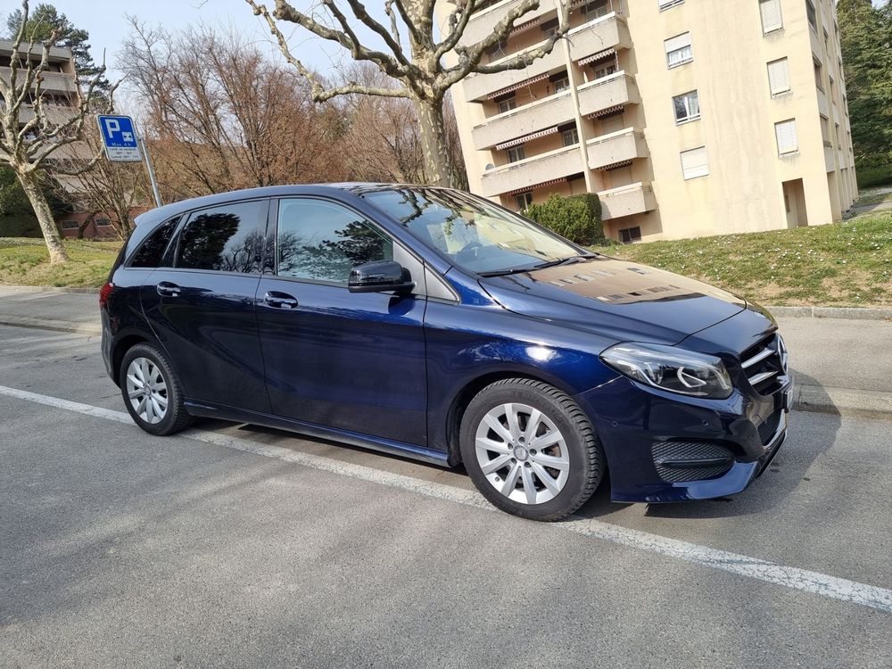 Mercedes Classe B 220 4 Matic bleu foncé