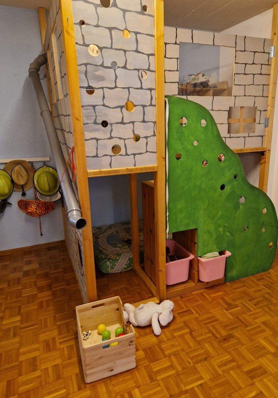 Autres décorations & accessoires: Spielpodest – D'occasion à Oberrieden par Naklesu71