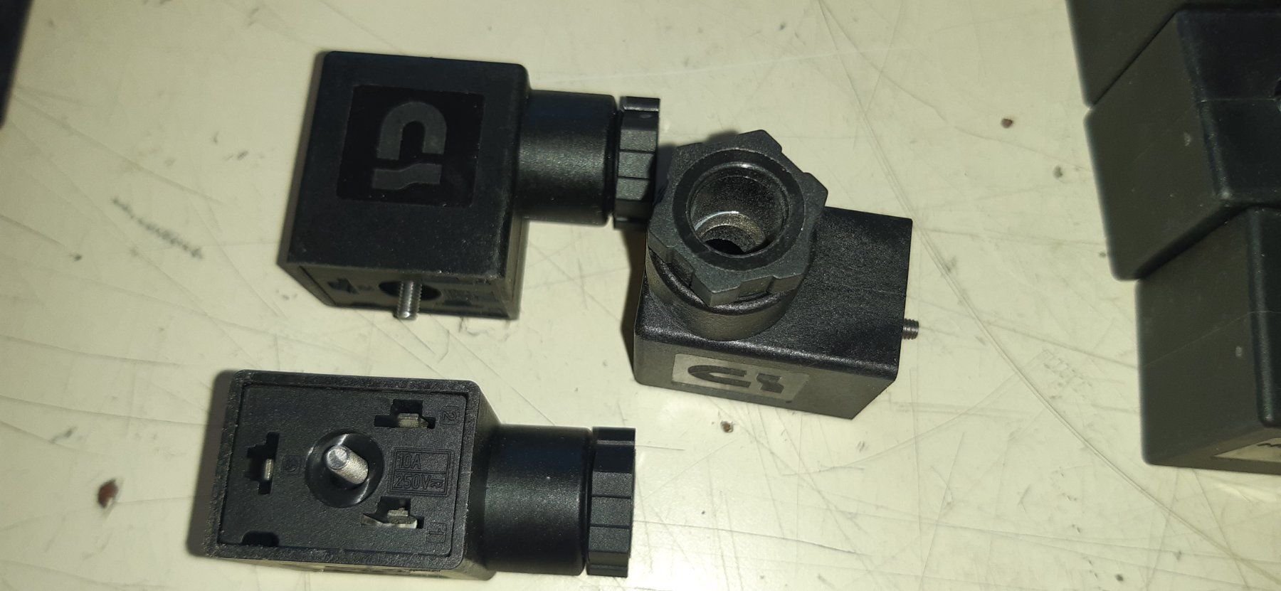 Componenti elettronici: 6 Stk. Ventilstecker Bauform B 11mm – Usato da Fehraltorf venduto da STEMAC01TK 1