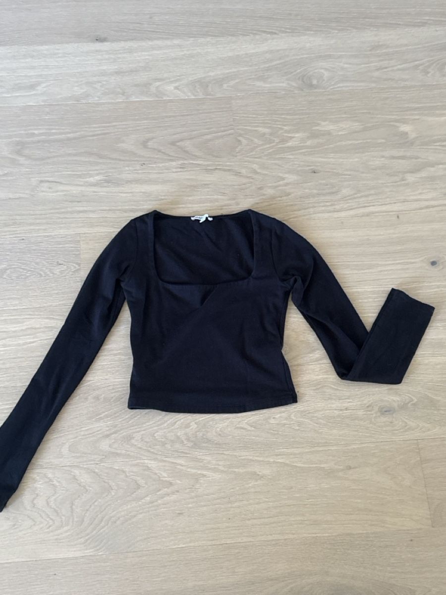 Tops: Langarm Subdued T-Shirt mit Ausschnitt – Neu (gemäss Beschreibung) aus Uster von Cassy83