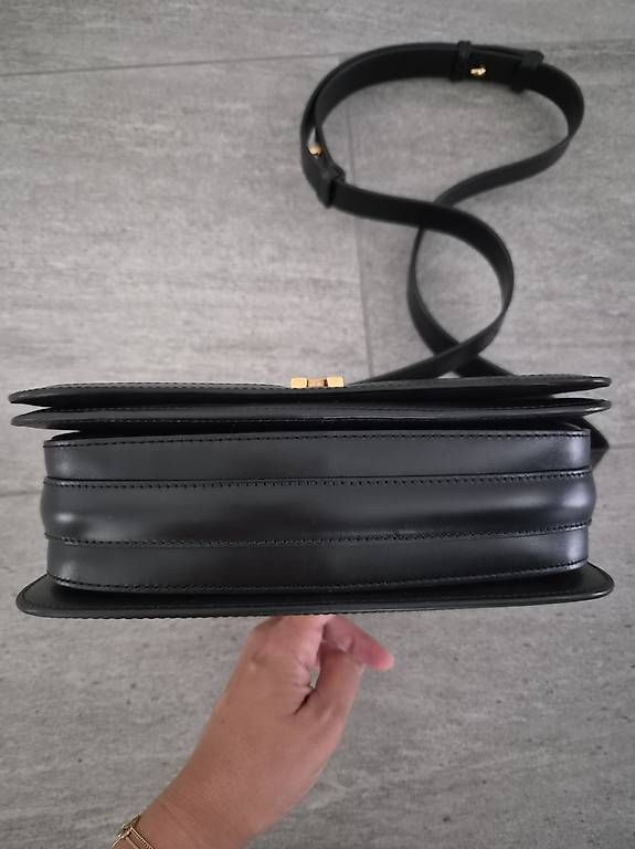 Taschen für Damen: Ami Paris Tasche – Neu (gemäss Beschreibung) aus Effretikon von spennell 2